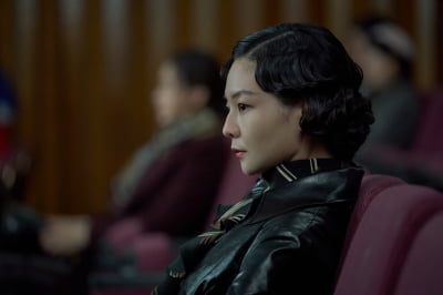 이솜, '유령' 변신…이해영 감독 "움츠러듦 없는 대단한 근성"