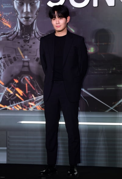 [TEN 포토] 류경수 '머리부터 발끝까지 블랙'
