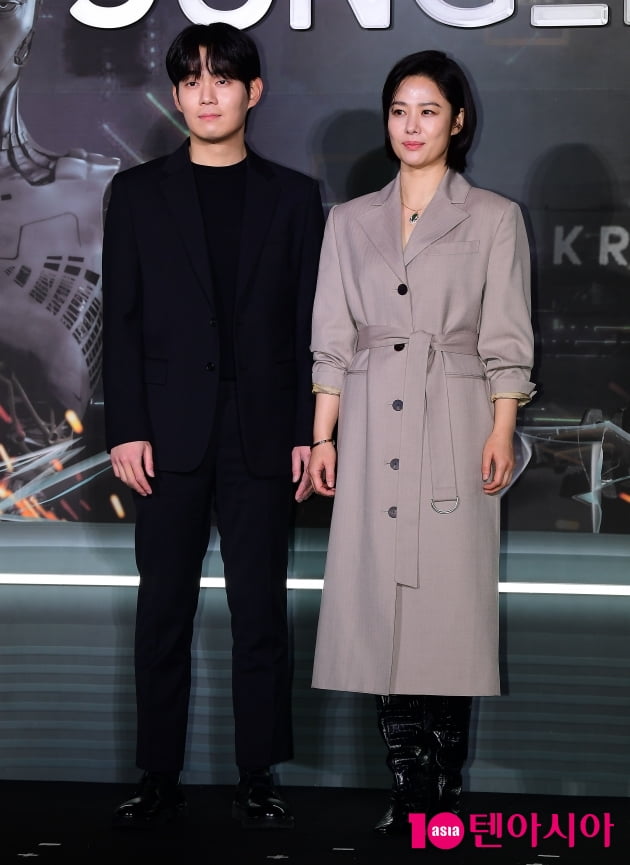 [TEN 포토] 류경수-김현주 '연구소장과 A.I의 만남'