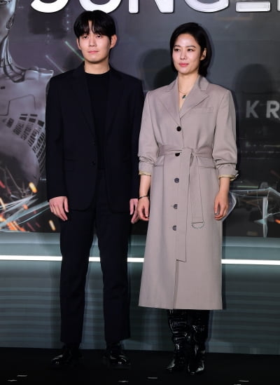 [TEN 포토] 류경수-김현주 '연구소장과 A.I의 만남'