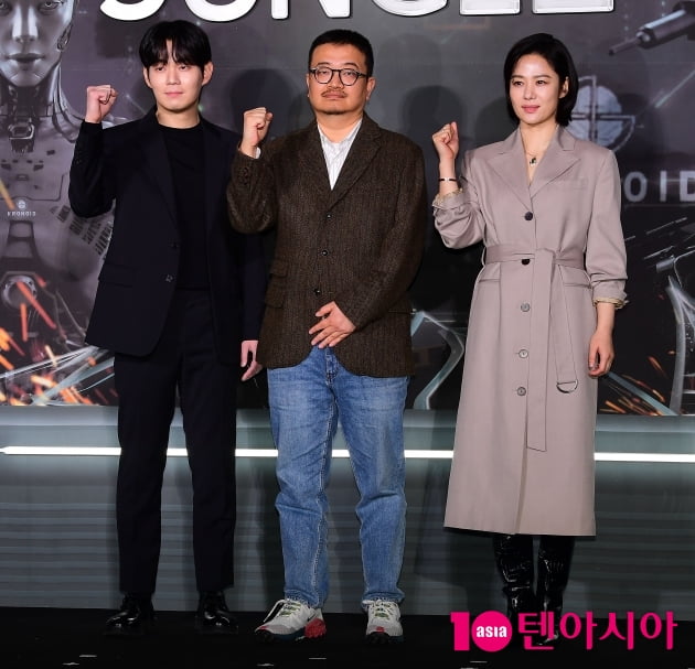 [TEN 포토] 류경수-김현주-연상호 감독 'SF영화 '정이' 주역들'