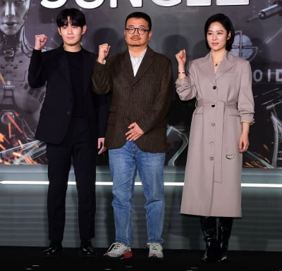 [TEN 포토] 류경수-김현주-연상호 감독 'SF영화 '정이' 주역들'