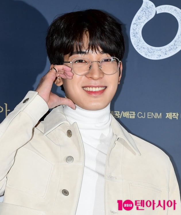 [TEN 포토] 세븐틴 원우 '점점 빠져드는 미소'