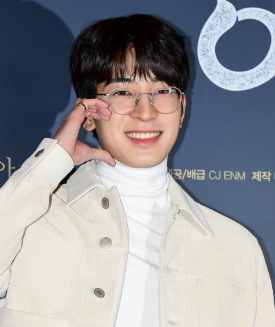 [TEN 포토] 세븐틴 원우 '점점 빠져드는 미소'