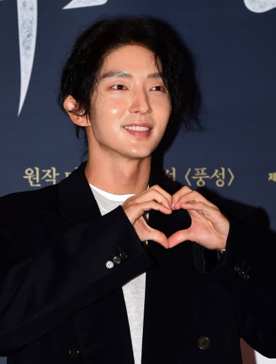 [TEN 포토] 이준기 '가질 수 없는 남친의 비주얼'