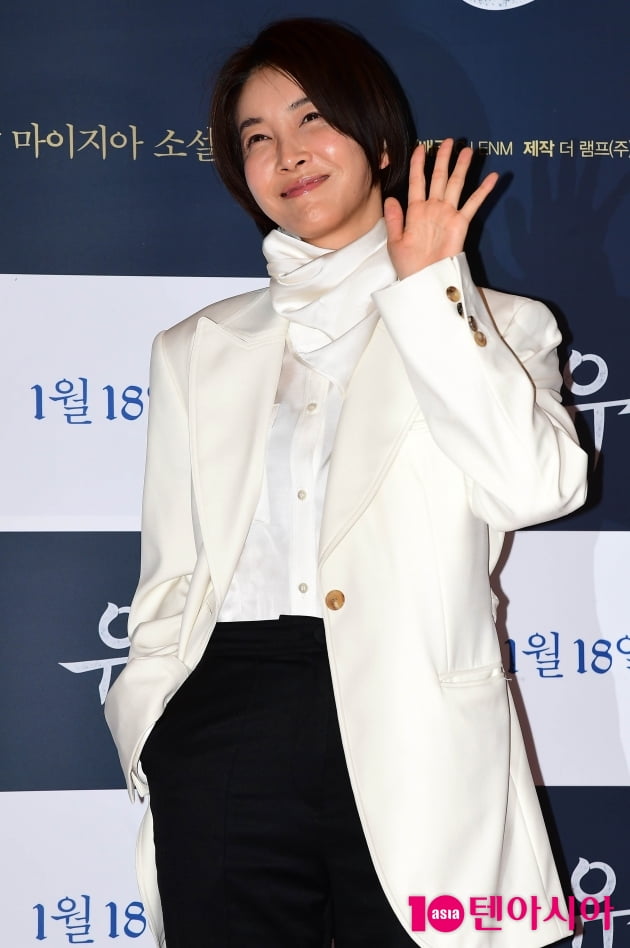 [TEN 포토] 진서연 '여유 넘치는 인사'
