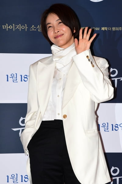 [TEN 포토] 진서연 '여유 넘치는 인사'