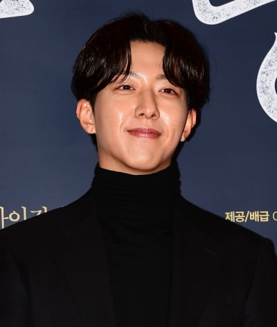 [TEN 포토] 씨엔블루 이정신 '남신 비주얼'