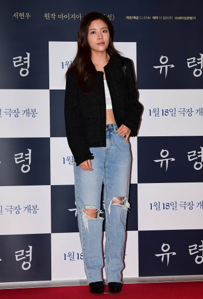 [TEN 포토] 민도희 '자켓속 크롭티'