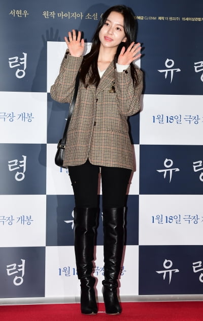 [TEN 포토] 박지후 '예쁜 손인사'