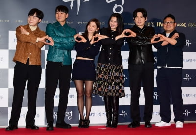 [TEN 포토] 서현우-박해수-박소담-이하늬-설경구-이해영 감독 '스파이 액션 주역들'