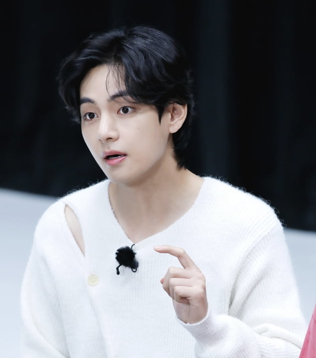 방탄소년단 뷔, 과즙미 팡팡 + 러블리 매력으로 꿀잼 달방..'뷔타민'