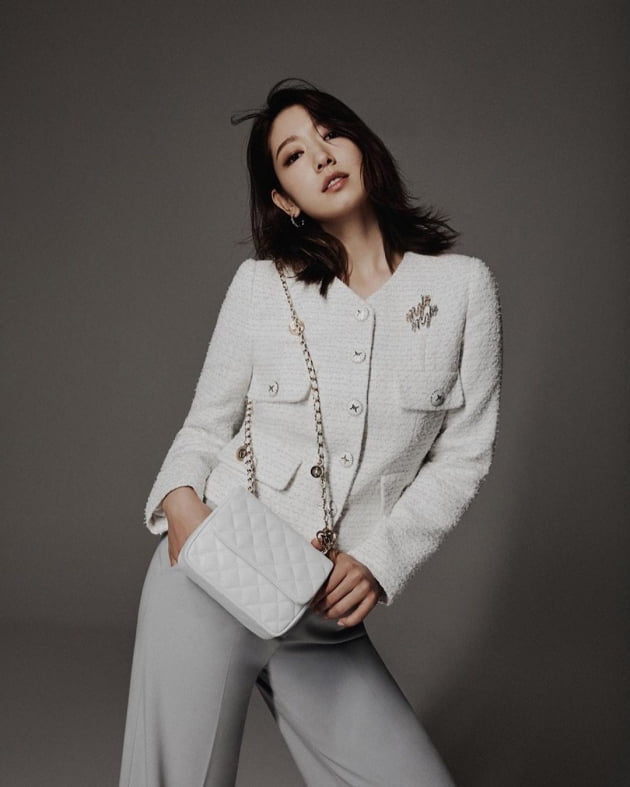'최태준♥' 박신혜, 출산 후에도 흐트러짐 없는 고혹美…청담동 며느리룩으로 우아한 자태