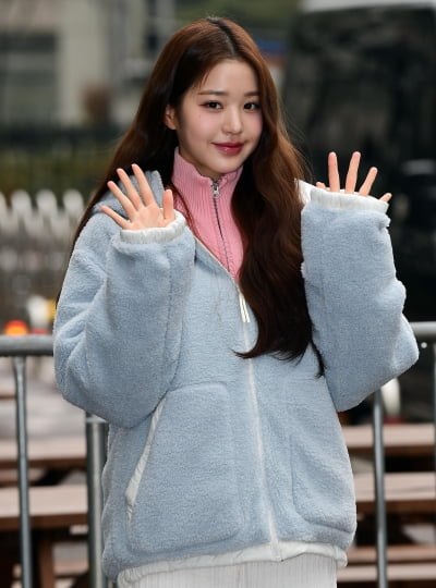 [TEN 포토] 아이브 장원영 '손 흔드는 인형'