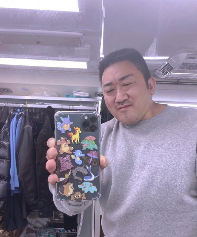 '예정화♥' 마동석, 포켓몬 스티커 덕지덕지…큰 덩치와 반비례하는 귀염뽀짝美