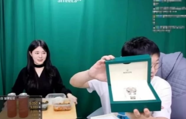 [종합] 감스트, ♥뚜밥과 결혼 임박…1800만원대 L사 시계 예물로 받아
