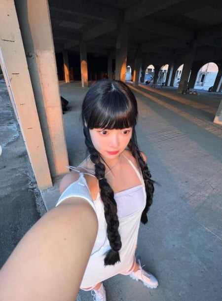 기괴한 셀카도 르세라핌 언니들은 '우쭈쭈' 하지요…만채 귀여움 폭발
