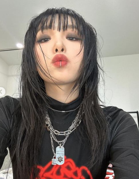 최예나, 귀여운 얼굴 어디갔어? 퇴폐미 가득한 섹시 아이돌