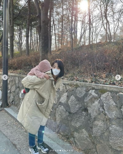 '검사♥' 한지혜, 웃는데 왜 피곤해 보일까?..."슬이 예쁜데 힘들고 힘든데 예뻐요"