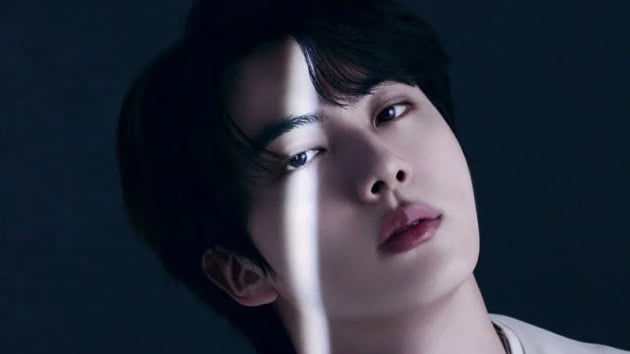 방탄소년단 진, K팝 아티스트 최초->최장 ‘샤잠 글로벌 주간 1위' 15주