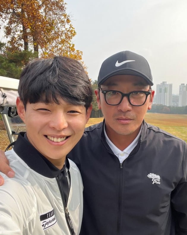 하정우, 필드레슨 받고 시크하게...이정웅 프로 "출세했네"