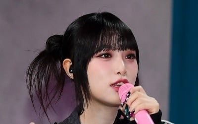 [종합] 최예나, '파멸적 사랑'의 '러브 워'…"성적 부담無…콜드PD·비오 작업만으로 행복"