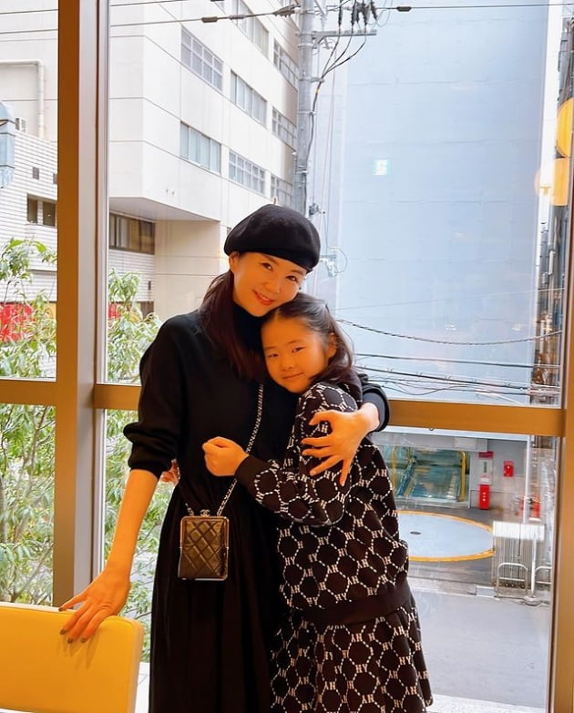 장영란, ♥한의사 남편 없이 딸·아들과 日 여행…명품 C사 착용한 애둘맘