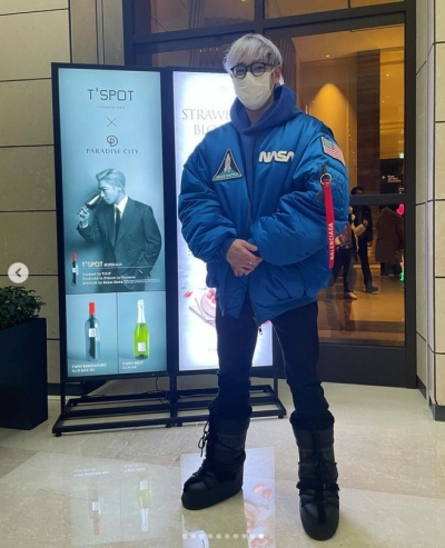 빅뱅 탑, 항공우주복 입고 멋지게...CEO의 자세