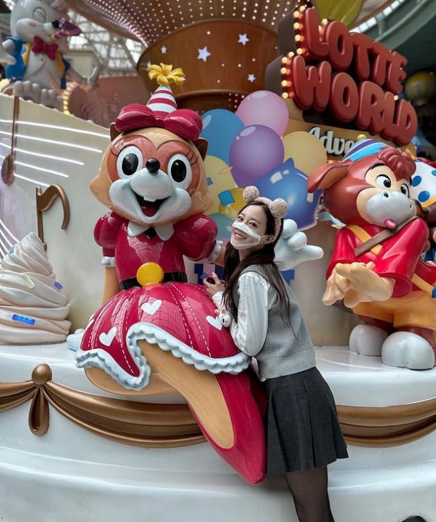카라 허영지, 똑 닮은 친언니랑 놀이공원行…고등학생으로 회귀
