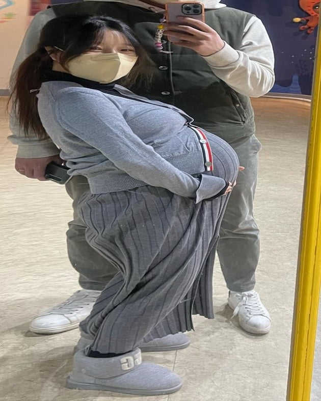 '이욱♥' 벤, GD가 애정 하는 명품 T사 카디건 입고…물고기로 태교 중?