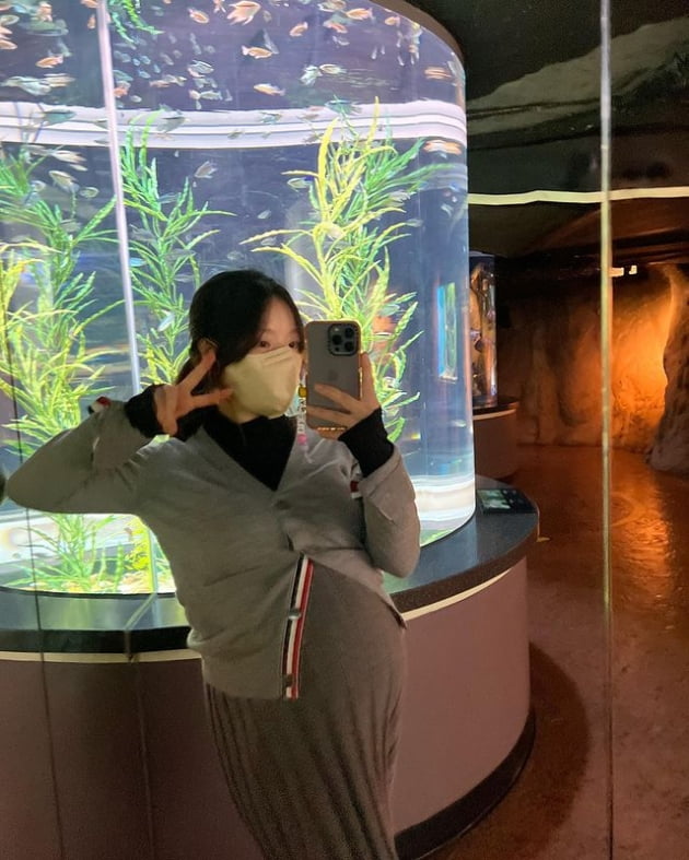 '이욱♥' 벤, GD가 애정 하는 명품 T사 카디건 입고…물고기로 태교 중?