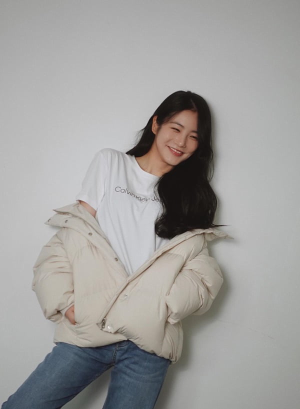 신예은, '더 글로리'와 다르네…흰 티+청바지로 완성한 청순美