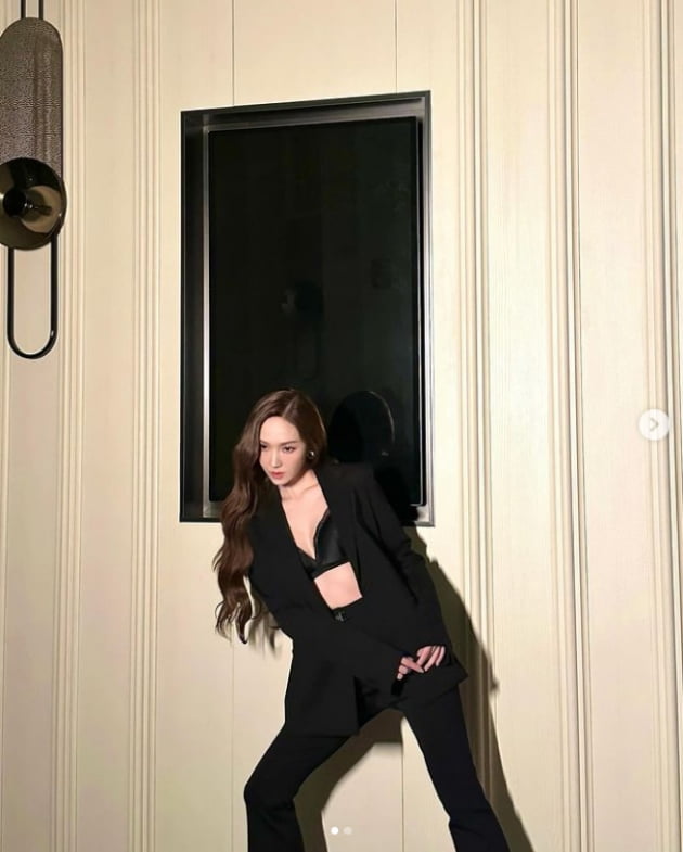 제시카, 점점 과감해진 패션...섹시美 과시