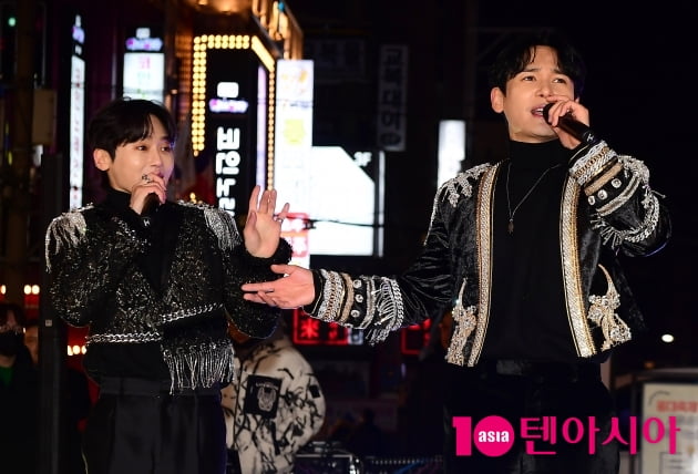 [TEN 포토] 크러핀 '연탄은행에 기부중'