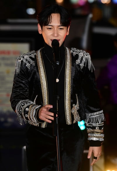 [TEN 포토] 크러핀 김태형 '뱀파이어 외모'