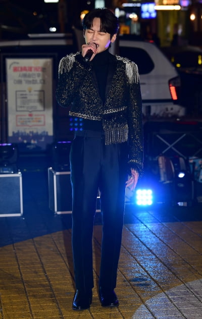 [TEN 포토] 크러핀 지하용 '감정을 실어서'