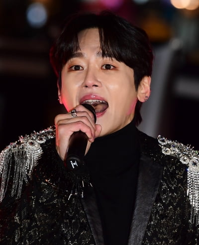 [TEN 포토] 크러핀 지하용 '환상의 보이스'