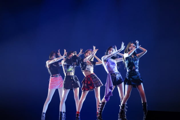 ITZY, 데뷔 첫 월드투어 亞 공연 화려하게 시작