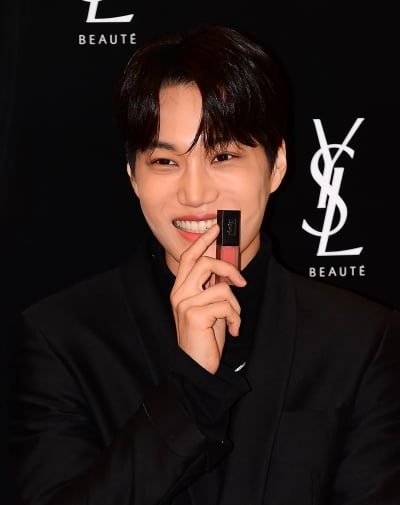 [TEN 포토] 엑소 카이 '러블리 꽃미소'