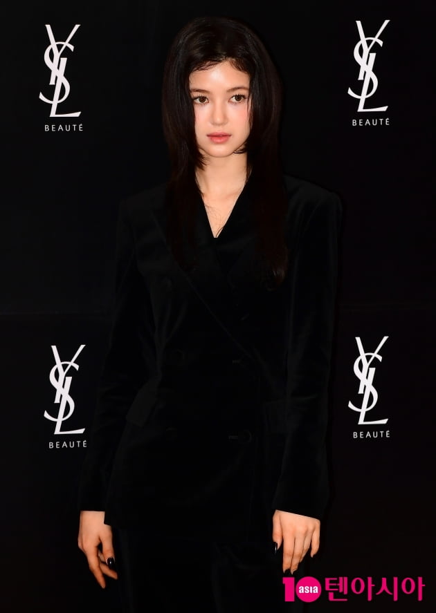 [TEN 포토] 뉴진스 다니엘 '시크하게'