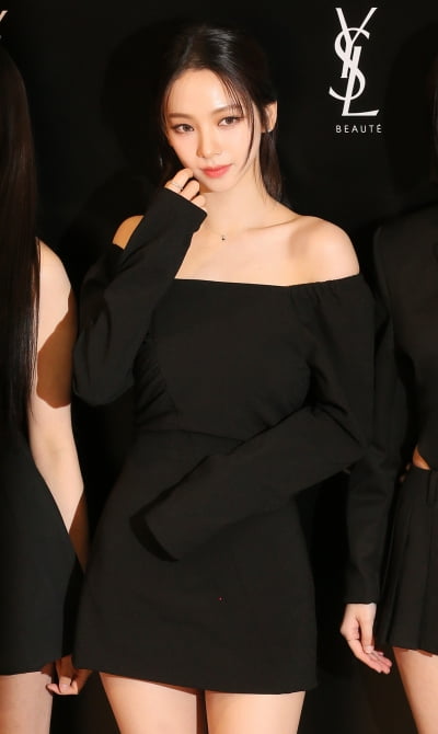 [TEN 포토] 에스파 카리나 '오프숄더로 섹시하게'