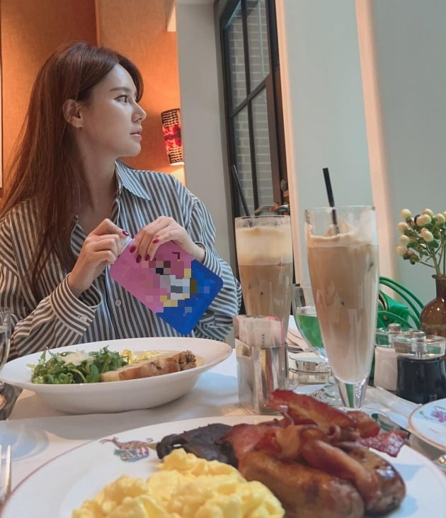 '안정환♥' 이혜원, 더 예쁘게 찍히고 싶은 44살 애둘맘의 푸념 "어플 없이 힘든 아주미"