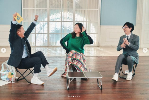 이하늬, 유느님과 귀엽게 브이...아리 엄마 바쁘다 바뻐