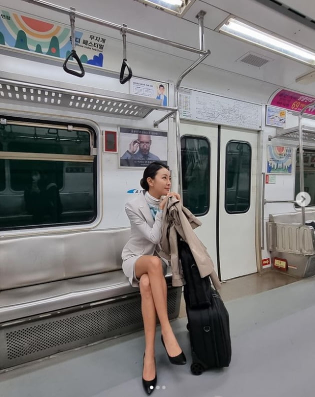 '새댁' 고원희, 가녀린 각선미...역시 항공사 모델 출신