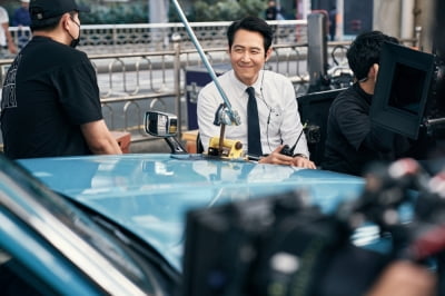 [종합] 이정재, 봉준호·박찬욱 이어 하와이 영화 비평가 협회상 신인감독상 쾌거