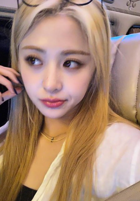 르세라핌 허윤진, 美교포 느낌 낭낭…하이틴 스타 스타일
