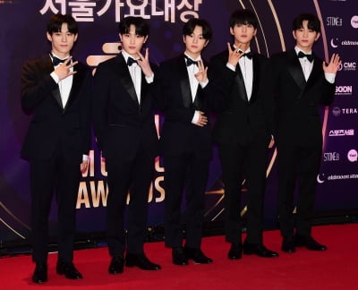 [TEN 포토] TNX '완벽한 턱시도 핏'