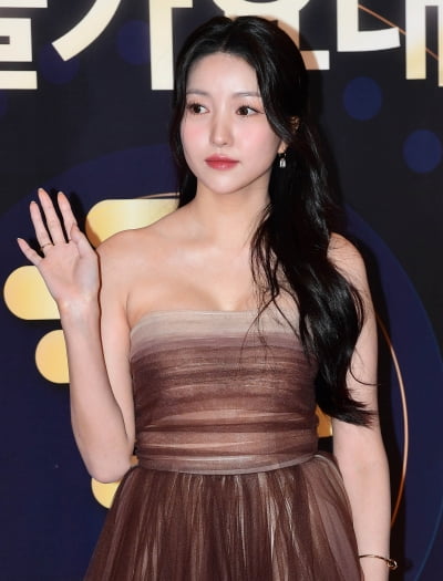 [TEN 포토] 김소원 '감출 수 없는 볼륨감'