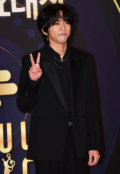 [TEN 포토] 이승윤 '수줍은 브이'