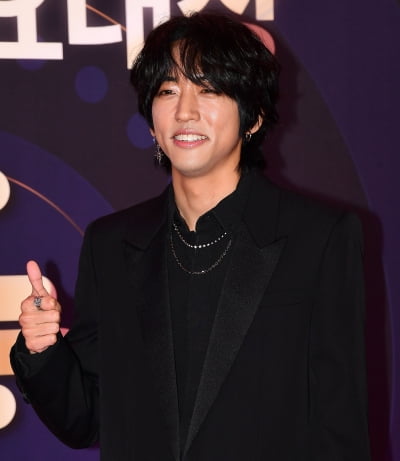 [TEN 포토] 이승윤 '점점 빠져드는 미소'